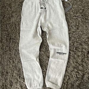 Fear of God Essentials Sweatpants SS22 Light Oatmeal - 100% Authentic M